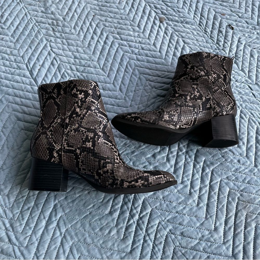 old navy snake skin ankle booties size 7